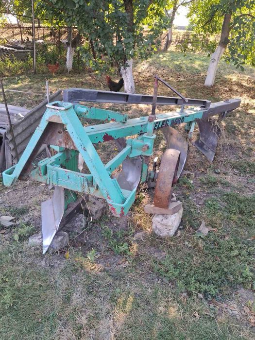Плуг в дуже доброму стані 4х35 ……………..