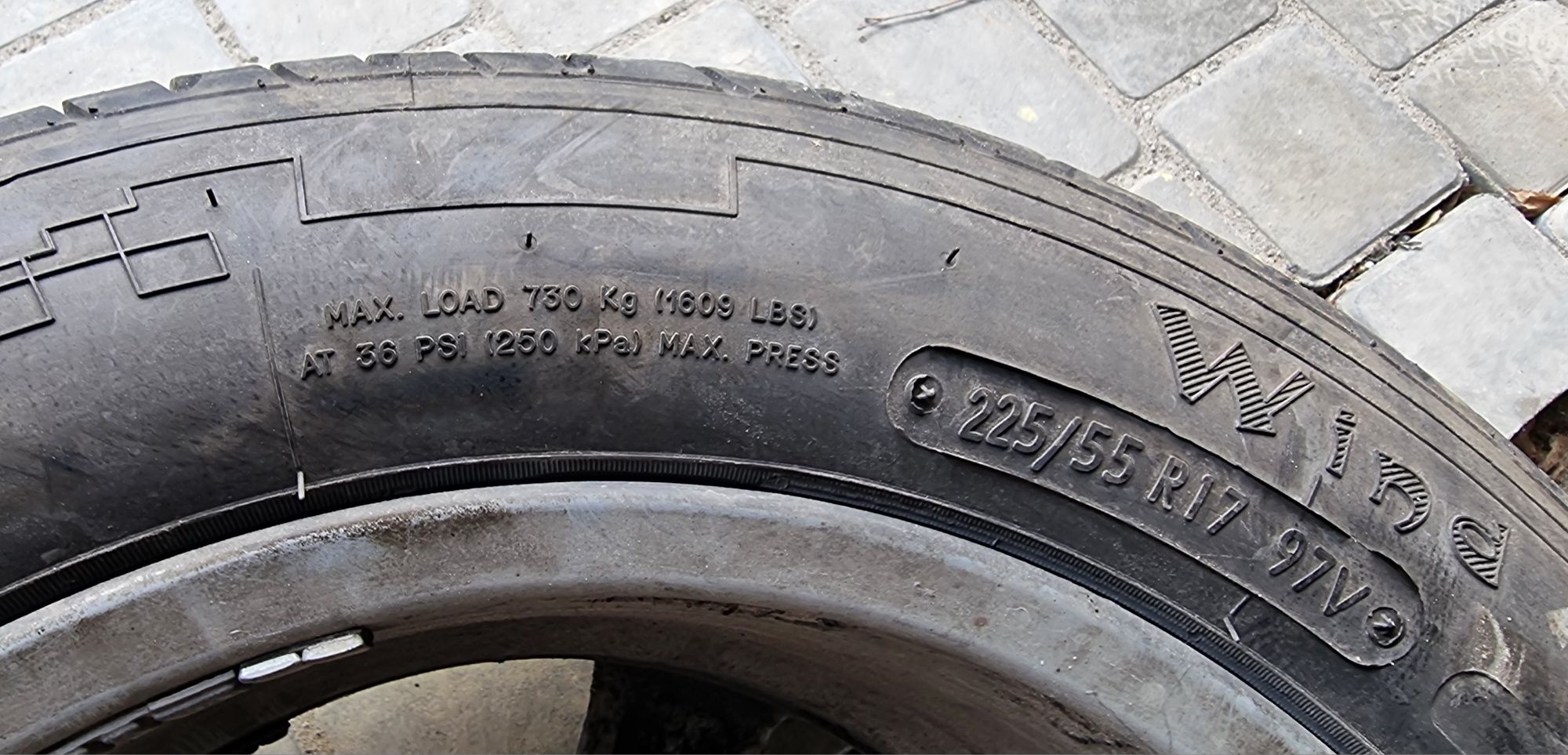 Диски з резиною 225/55/R17 ET35 5×120 Dezent