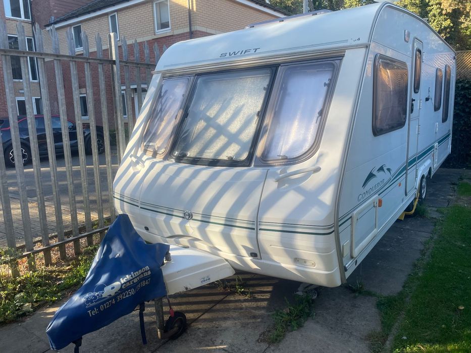 SWIFT Conqueror 645 Lux  Przyczepa 4/5 osobowa z dużym łóżkiem
