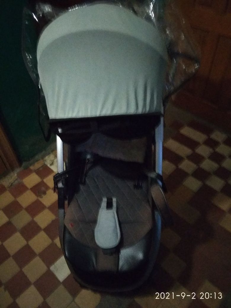 Продам дитячу прогулочну коляску на запчастини