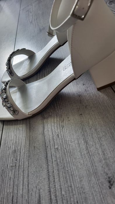 Sandałki ślubne białe