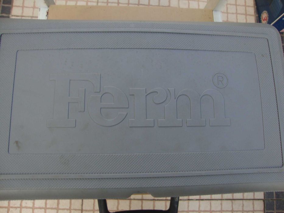 Máquina para abertura de roços em paredes Fermi 2200W de dois discos