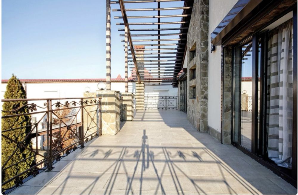 Дом на 8 сотках земли с ремонтом и бассейном на 7ст.Б.Фонтана.