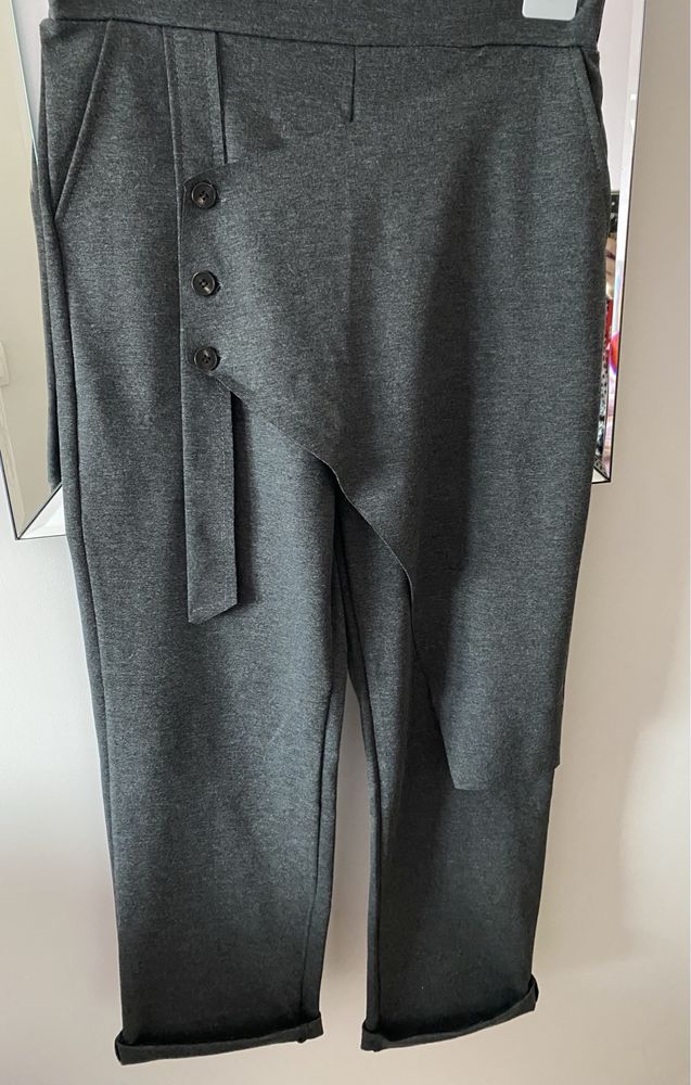Butik spodnie dresowe boyfriendy z zakładką one size New %%%