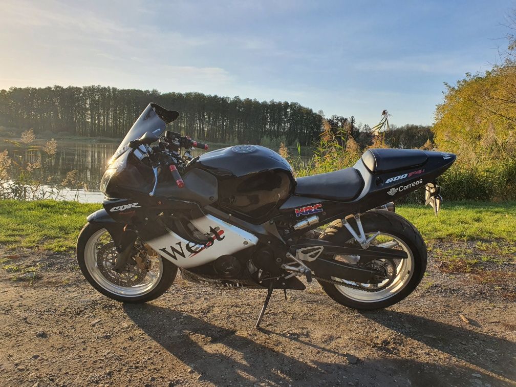 Honda CBR 600 F4i sport