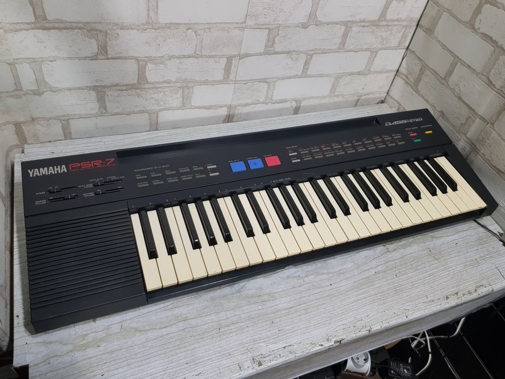 Синтезатор Bontempi PM 683+2,Yamaha PSR-7 +1,на 61/49 клавіш, б/у