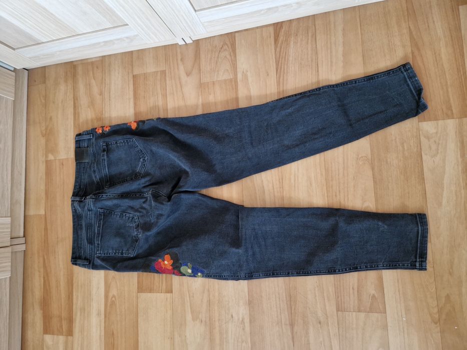 Spodnie Zara z motywem kwiatów rozmiar 38