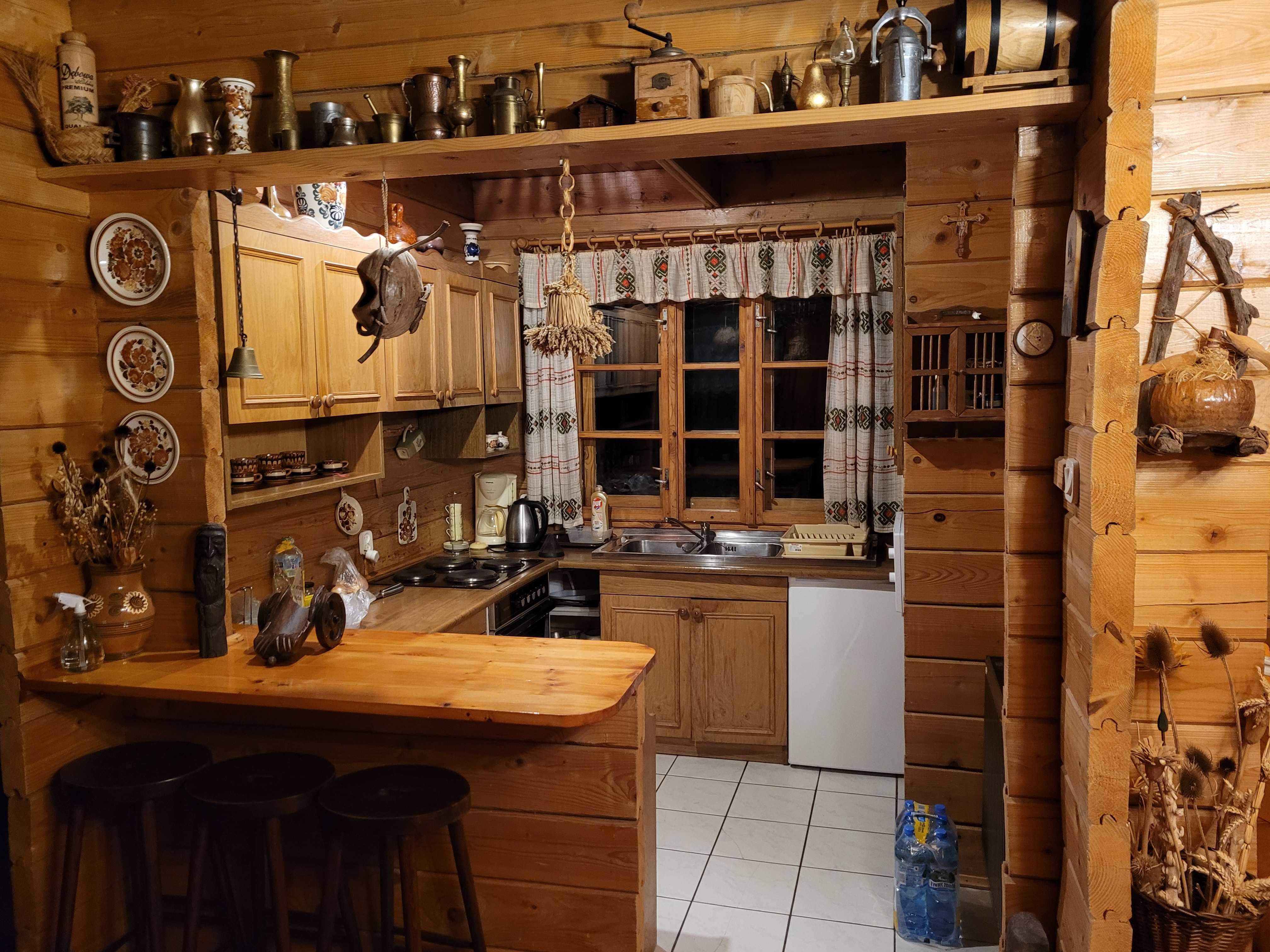 Bieszczady drewniany dom z kominkiem Polańczyk Solina Widok na Jezioro