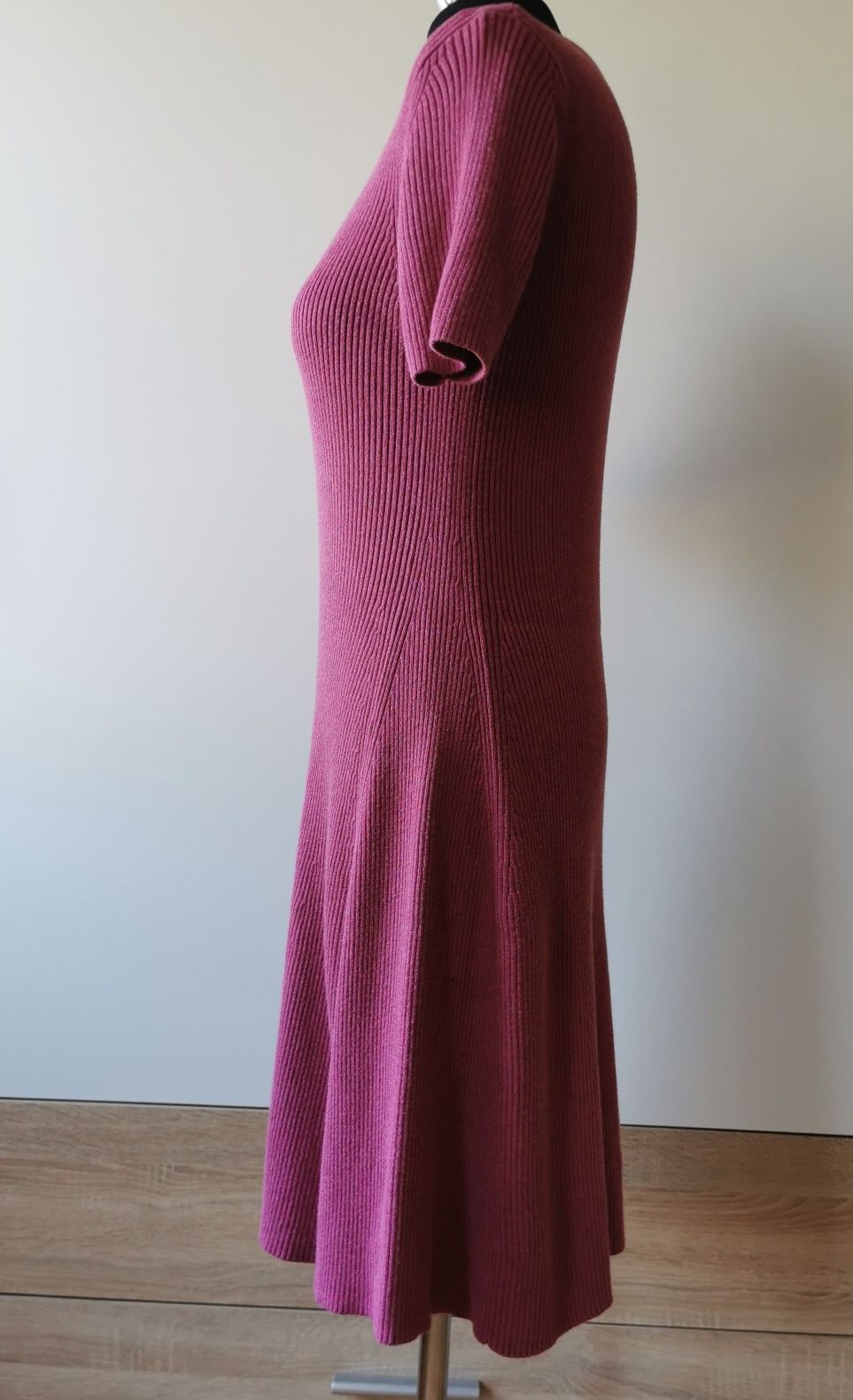 Dzianinowa sukienka z krótkim rękawem GAP rozmiar M