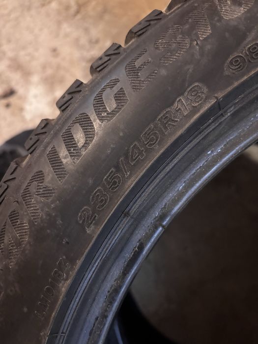2x opona zimowa Bridgestone 235/45/18
