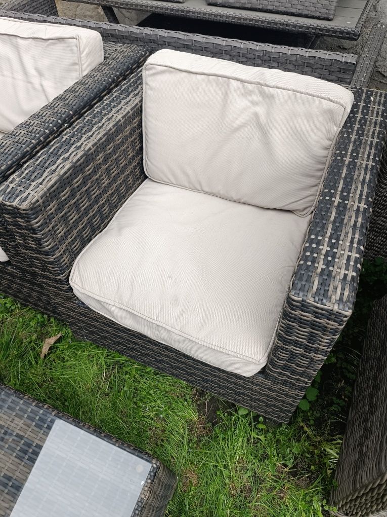 Zestaw mebli ogrodowych rattanowych  sofa dwa fotele i stolik