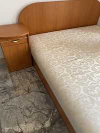 Спальний гарнітур( ліжко та туплетний столик з шуглядками)