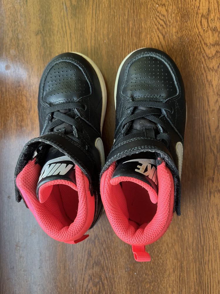Дитячі кросівки Nike шкіряні 27 розмір оригінал