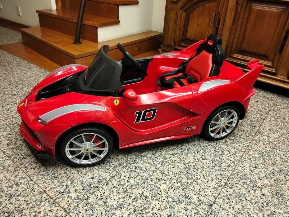 Ferrari Scuderia FXX, 12 volt vermelho