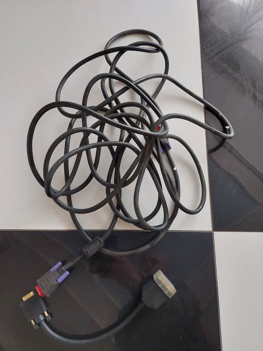 Kabel łączący komputer ,laptop z telewizorem