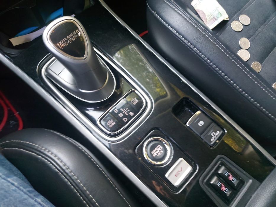 Mitsubishi Outlander Phev Pług In Hybrid 4x4