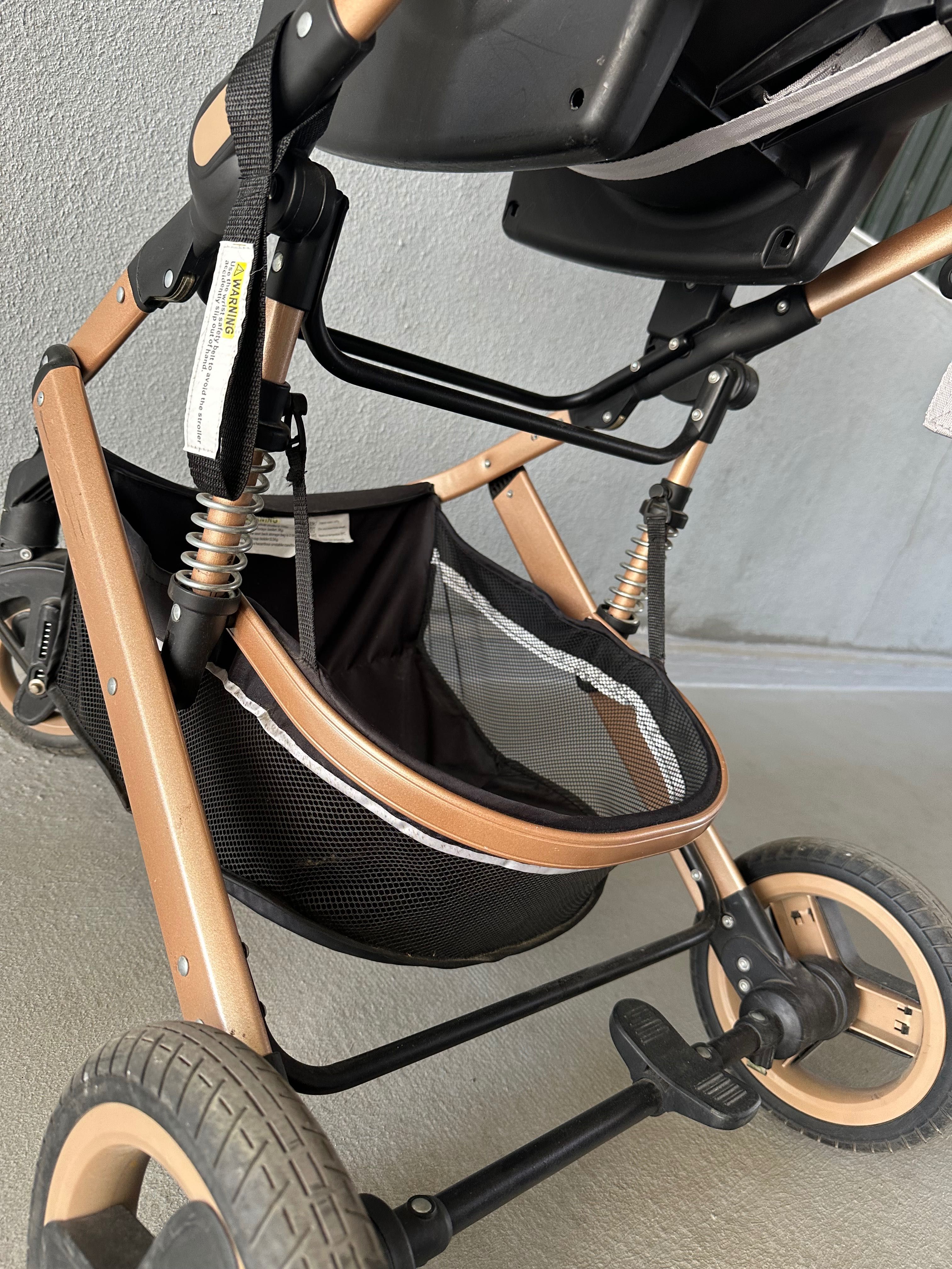 Carro de bebé preto