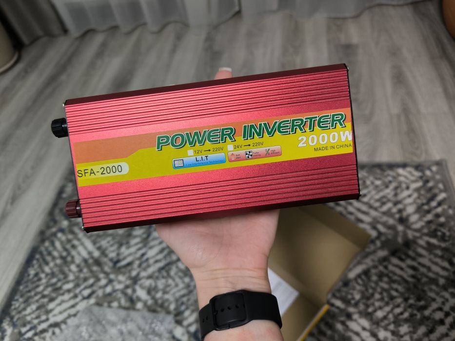 Останній перетворювач напруги (інвертор) з 12V→220V 2000W
