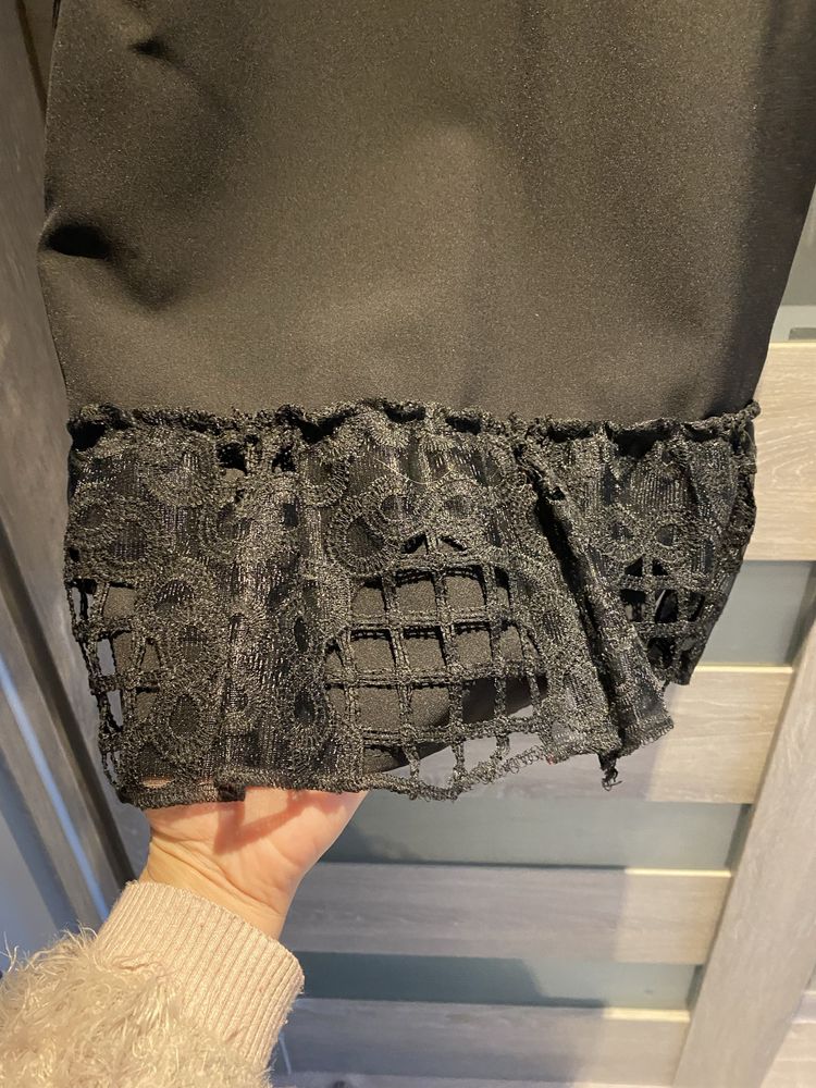 Czarna sukienka oversize elegancka zfobiony rękaw