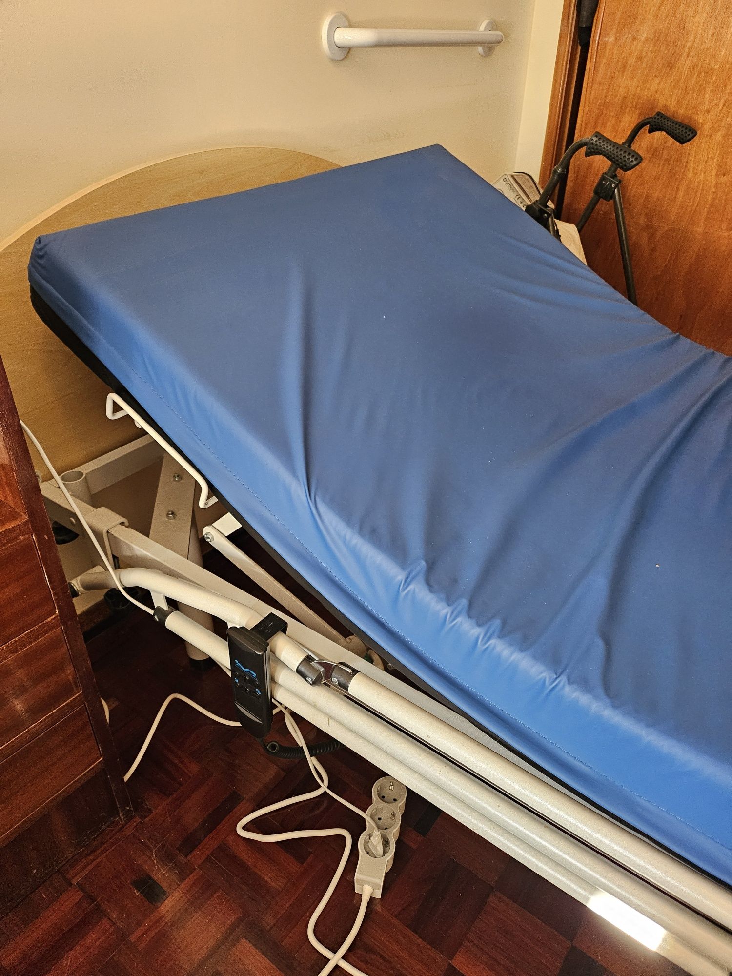 Cama Articulada Elétrica com Comando + Colchão Anti-Escaras