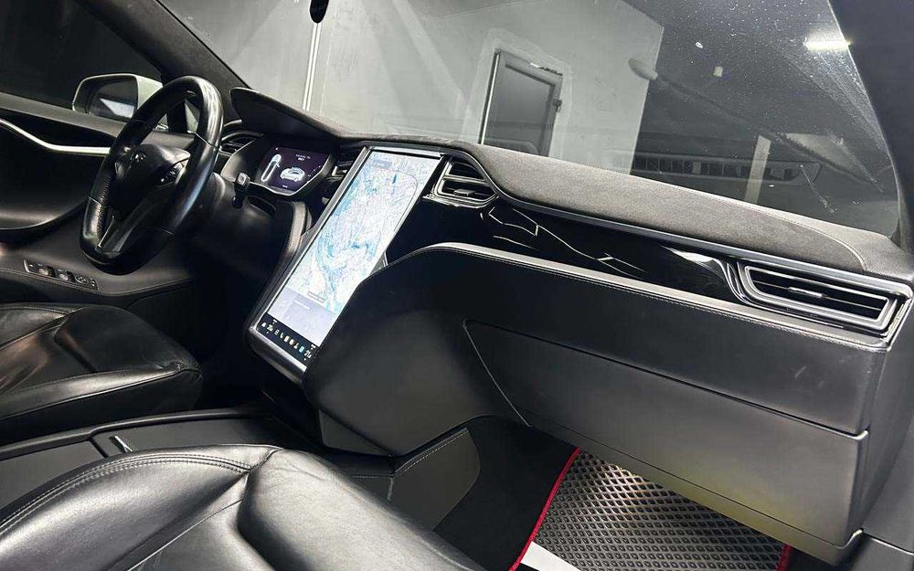 Tesla Model S 2015