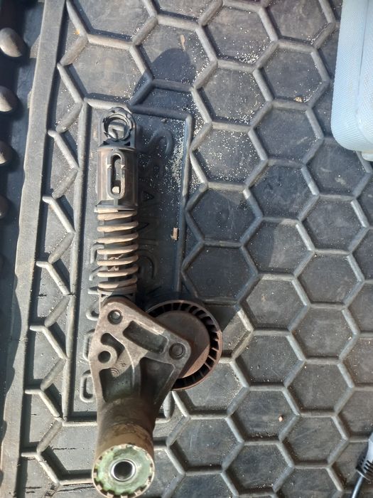 Натяжитель ремня Ssang young Korando (приводного) 6712000370