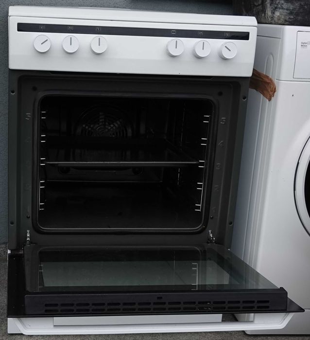 Amica SHC 11642 W kuchenka ceramiczna z piekarnikiem termoobieg