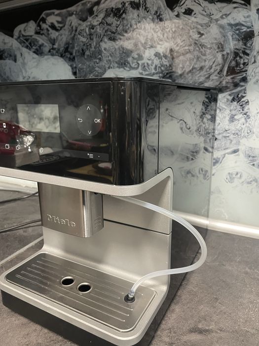 Кавоварка Miele СМ 6100.