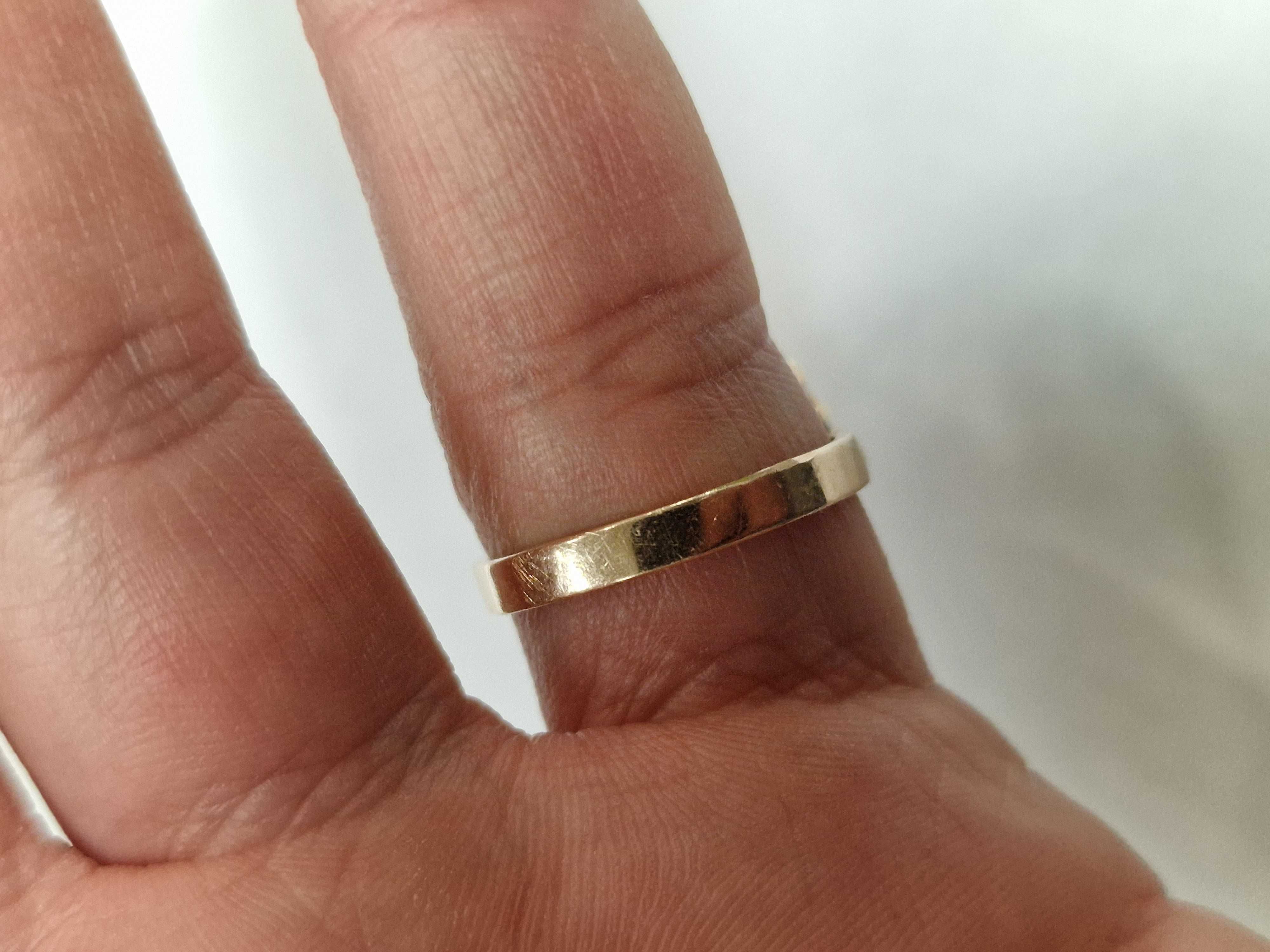 Złoty pierścionek damski/ 585/ 9.29 gram/ R16/ Koral/ praca ręczna