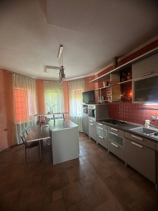 Торг Продам дом 4 ком.+ гостевой дом,подвал,18 соток.Море и лиман