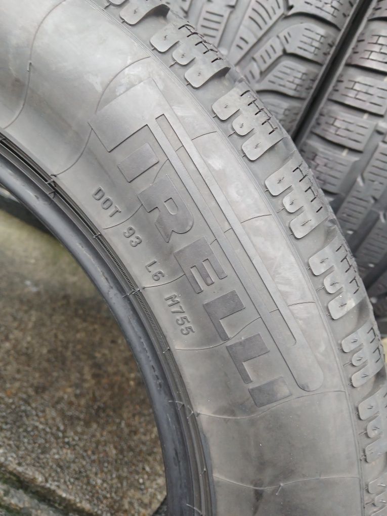 Шини Pirelli 215 60 R 17 4шт Зима (0223) Резина