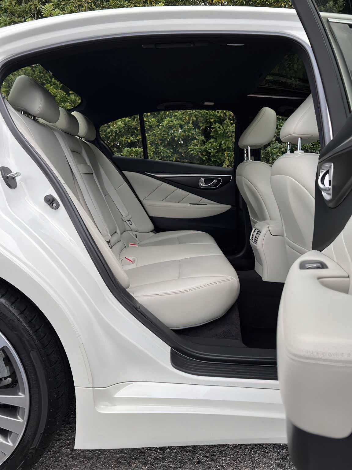 Infiniti Q50  2021