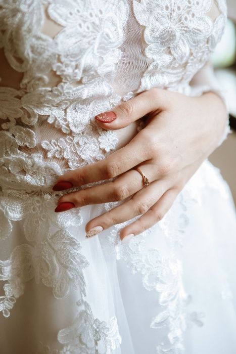 suknia ślubna, koronka, tiul, brokat, biała, długi rękaw