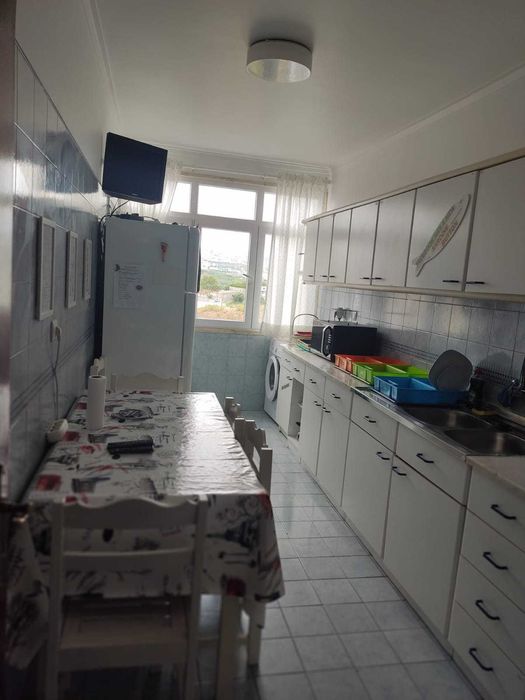 Quarto Estudantes Universitárias –2 AMIGAS-Metro à Porta