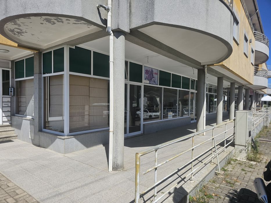 Loja em Santa Maria de Pigeiros