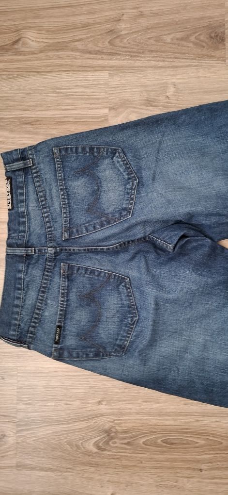 Sprzedam męskie jeansy FIRETRAP
