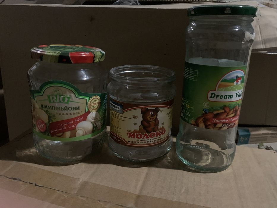 Банки скляні з кришками і без