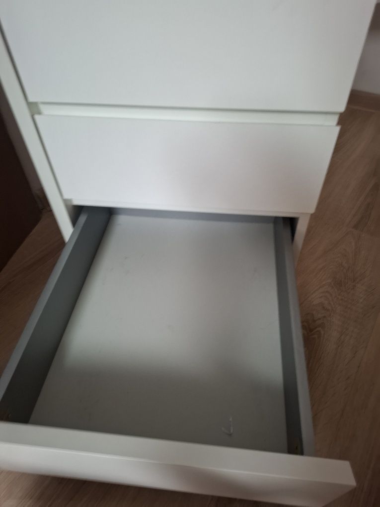 Biurko białe w bardzi dobrym stanie 60x120 4 szuflady