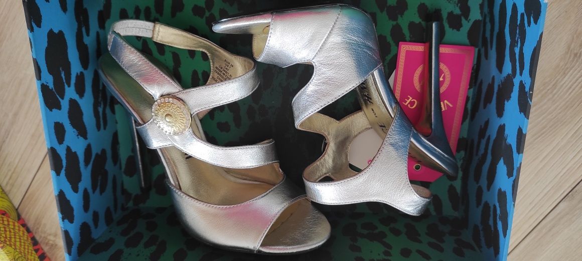 Buty szpilki Versace srebrne