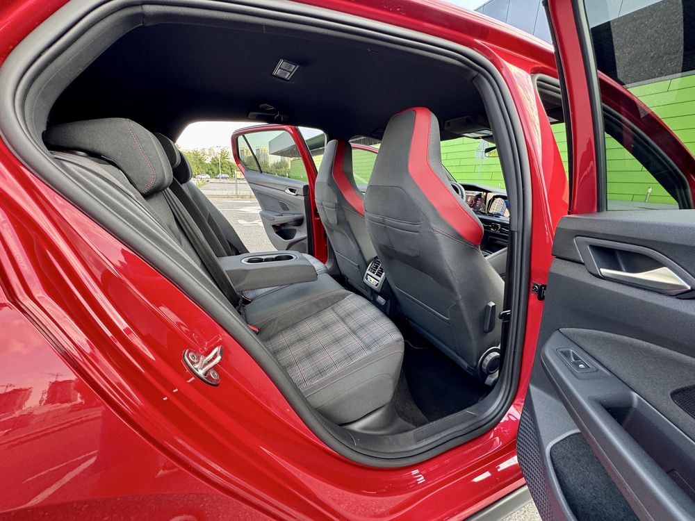 Volkswagen Golf GTI Official