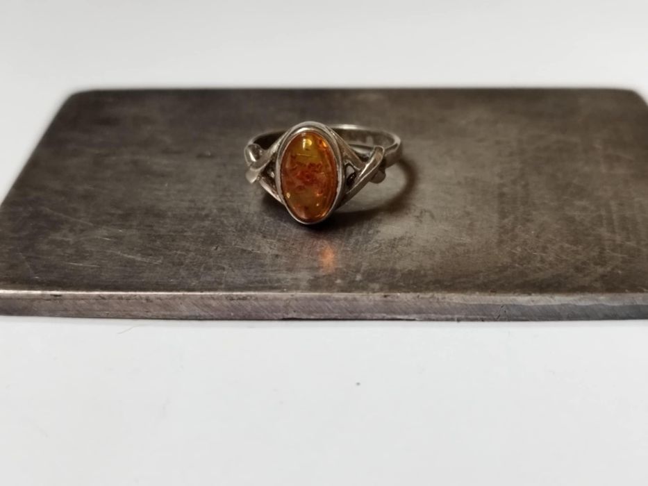 Pierścionek z Bursztynem
