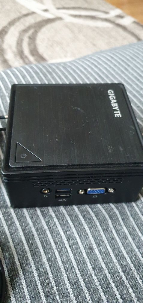 mini komputer Gigabyte BRIX 4 rdzenie, 8 GB ram, 128 GB SDD, WIFI