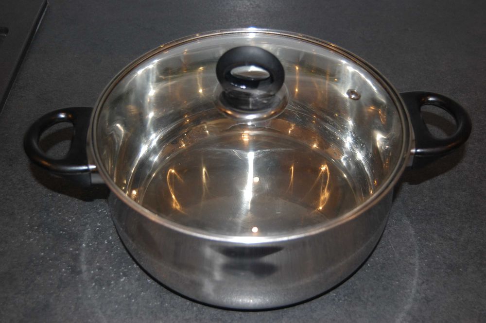 Garnek z pokrywką ze stali nierdzewnej - poj. 5 l