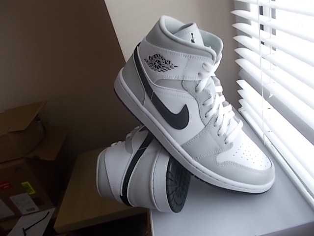 r 37,5 /23,5cm) Nike Jordan 1 Mid Light Smoke Grey Women's BQ6472,-015