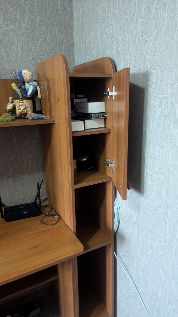 Продам компьютерный стол