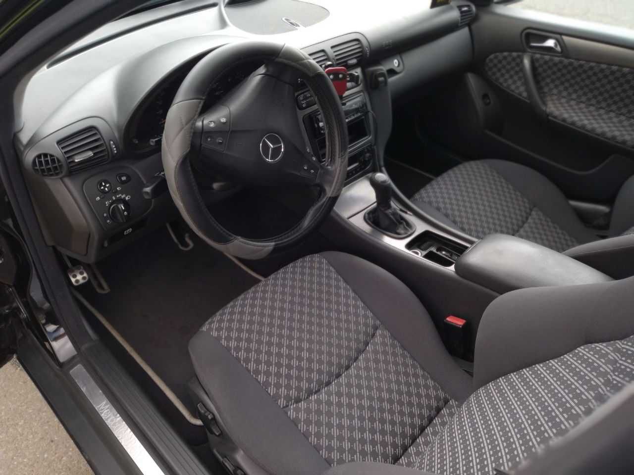 Mersedes-Benz  C200