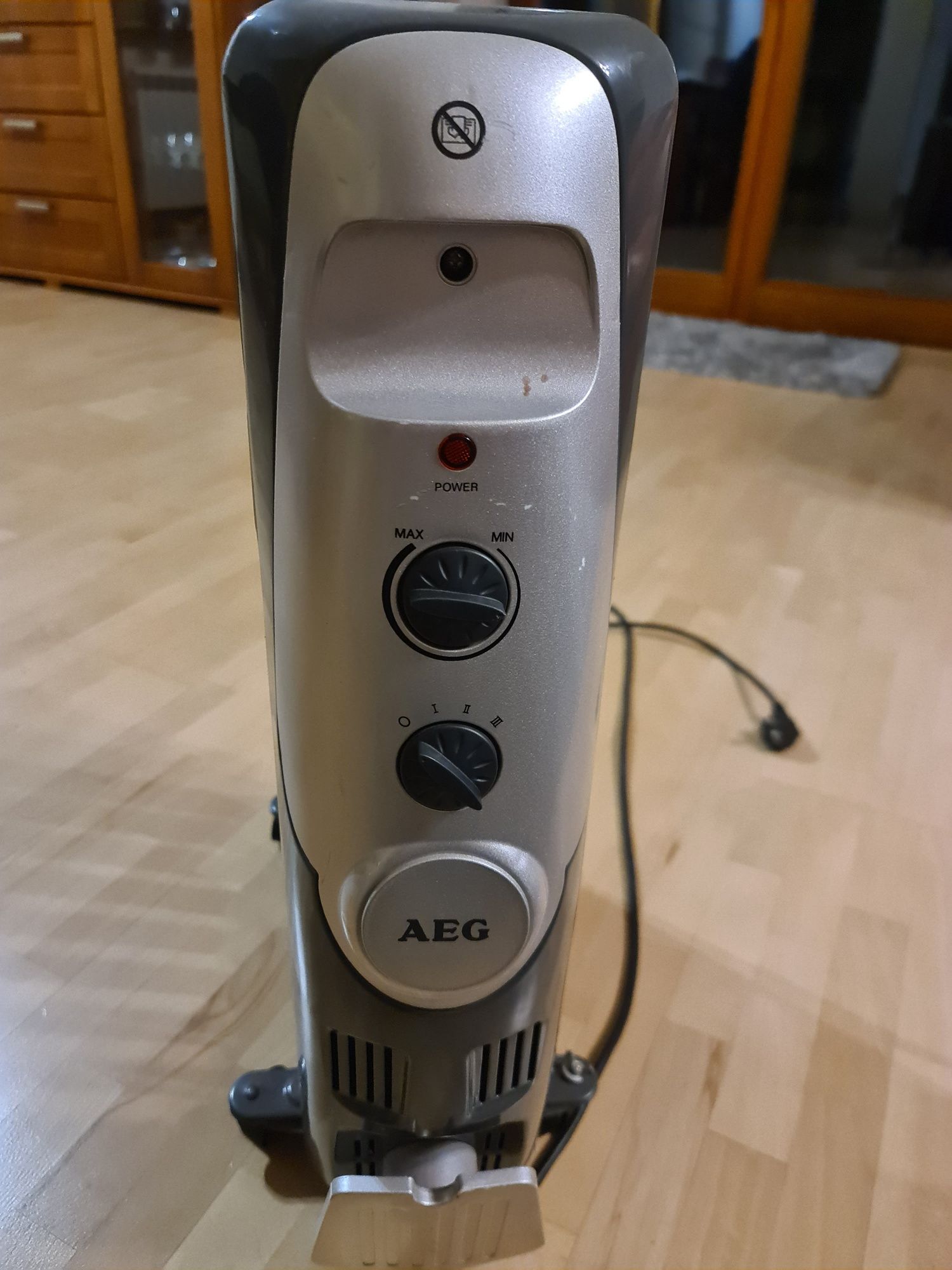 Grzejnik elektryczny olejowy AEG 8 żeberek radiator