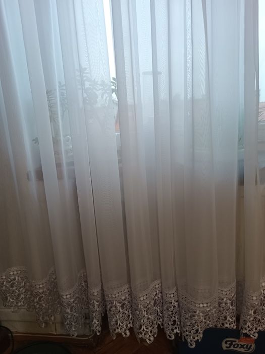 Firana biała z gipura i falbaną