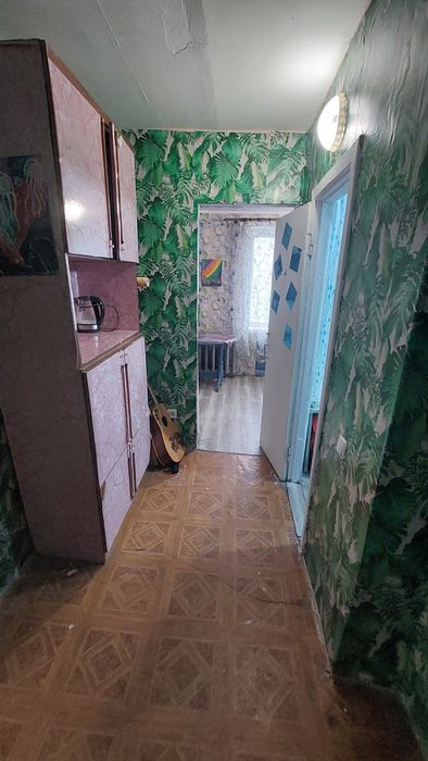 Продам 1к.квартиру 1эт есть балкон.центр.у моря.