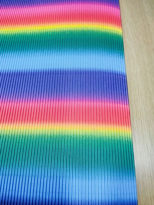 Vendo Cartolinas Caneladas Arco Íris. 50x70cm